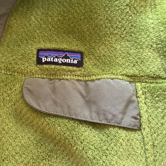 Patagonia Women's Re-Tool Snap-T Pullover in Green - Picture 4 of 6